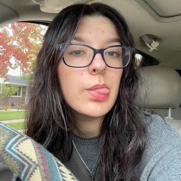 Meet your Posher, Halie - Picture 1 of 1